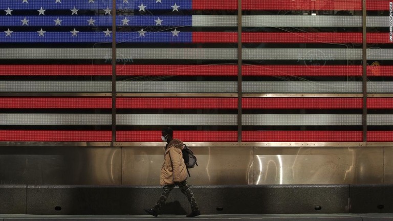 米国で失業保険の申請件数が４０００万件を超えた/Justin Heiman/Getty Images 