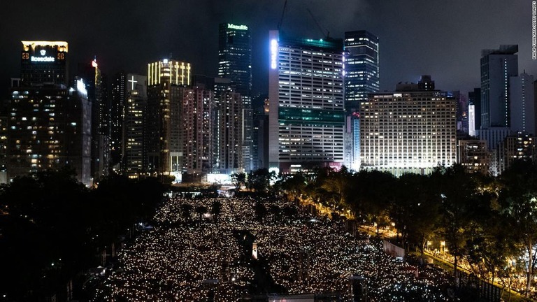 １９９０年以降、ビクトリア公園で開かれてきた追悼集会の様子/Philip Fong/AFP/Getty Images