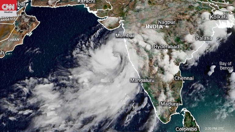 インドのムンバイ付近にサイクロン「ニサルガ」が上陸した/CNN Weather