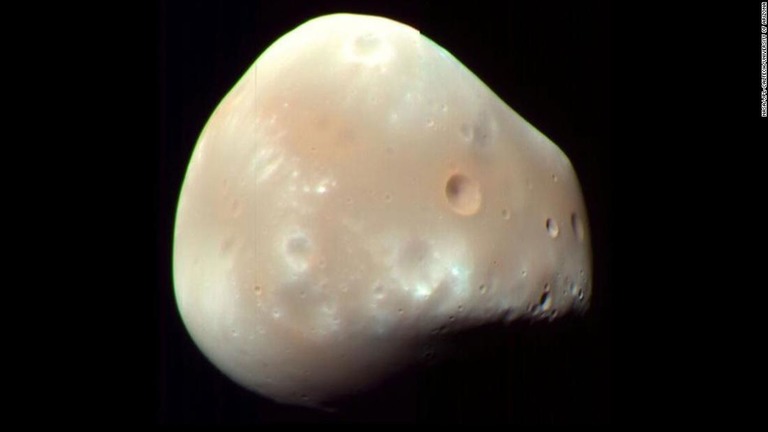 ＮＡＳＡの火星探査機の高解像度カメラでとらえた衛星ダイモス/NASA/JPL-Caltech/University of Arizona