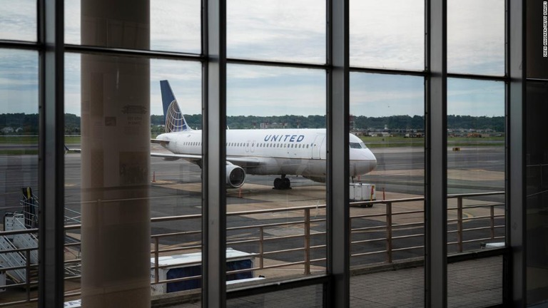 米運輸省は中国の航空会社による米国への旅客便乗り入れを限定的に認めると発表した/Drew Angerer/Getty Images