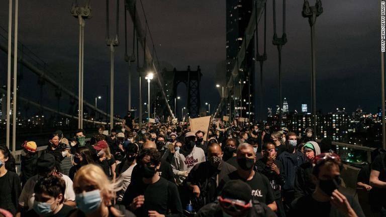 ＝６月２日、ニューヨーク市のマンハッタン橋/Scott Heins/Getty Images