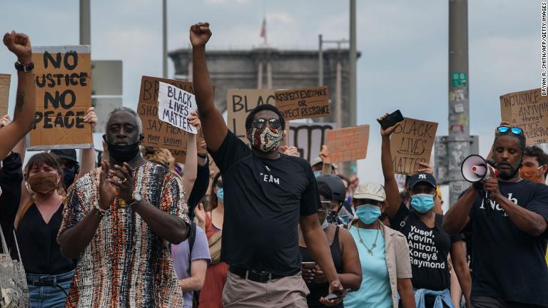 ＝６月６日、ニューヨーク市のブルックリン橋/Bryan R. Smith/AFP/Getty Images