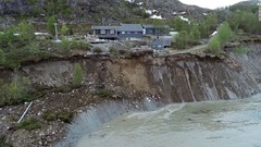 大規模地滑り、民家など８棟が海へ「流出」　ノルウェー
