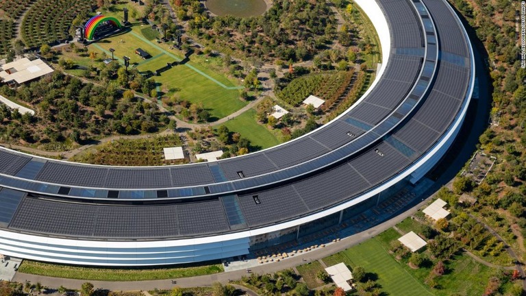 米カリフォルニア州クパチーノにあるアップル本社施設の空撮写真＝２０１９年１０月２３日/Sam Hall/Bloomberg/Getty Images