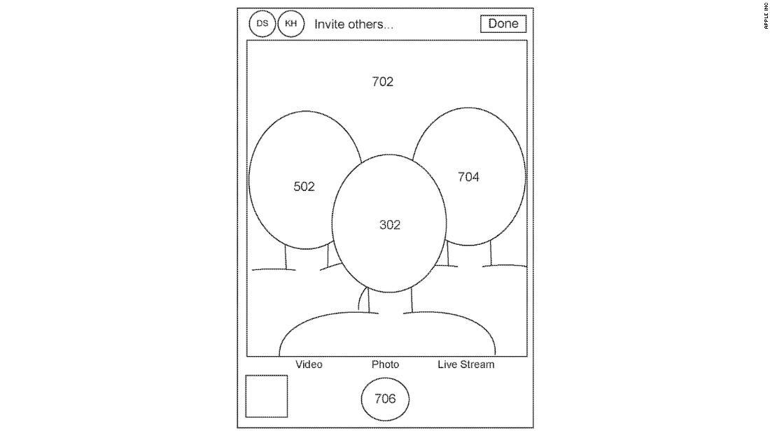 社会的距離を確保しながら集合写真を合成できるという/Apple Inc