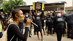 女性への性暴力続発、各地で抗議デモ　ナイジェリア