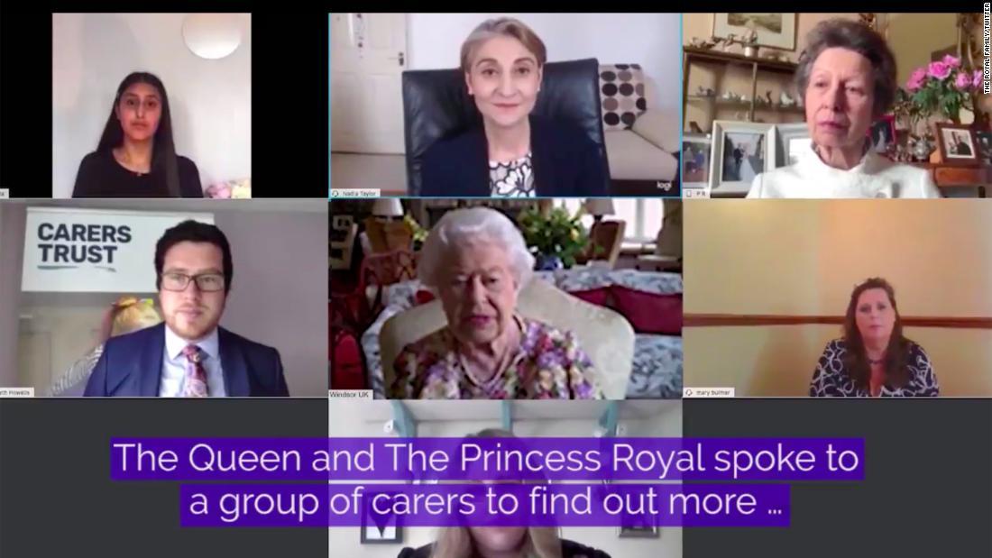 エリザベス女王は懇談会の参加者らの功績に対し「非常に感銘を受けた」と語った/The Royal Family/Twitter
