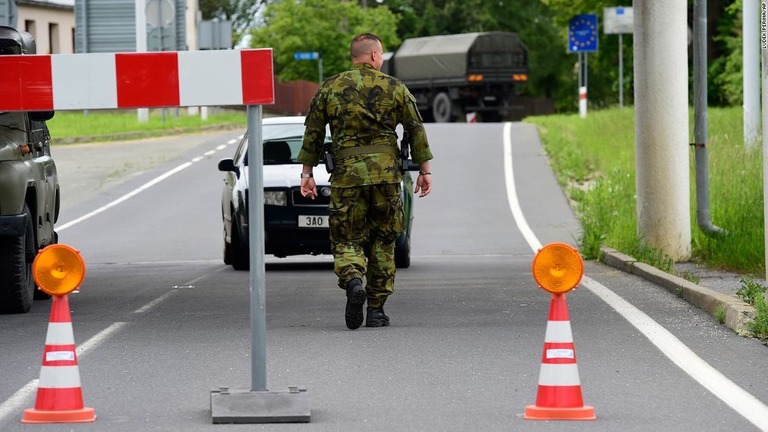 ポーランド軍が隣国チェコの領土に誤って侵入する事案が発生した/Ludek Perina/AP