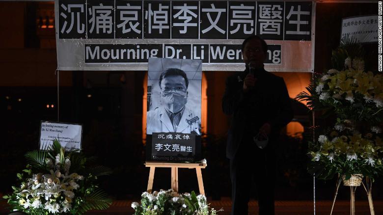 今年２月７日、香港で行われた李氏の追悼式/Anthony Wallace/AFP/Getty Images