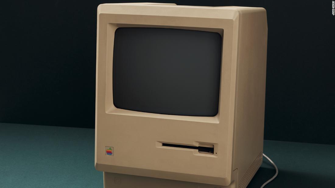 アップルが１９８４年に発売した初代マッキントッシュ/John Short