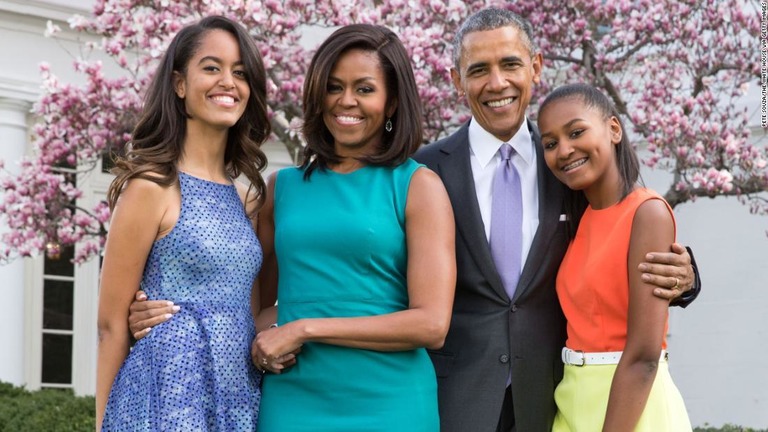 バラク・オバマ前大統領一家。ミシェル夫人が「父の日」にあわせてせっめーじを贈った/Pete Souza/The White House via Getty Images