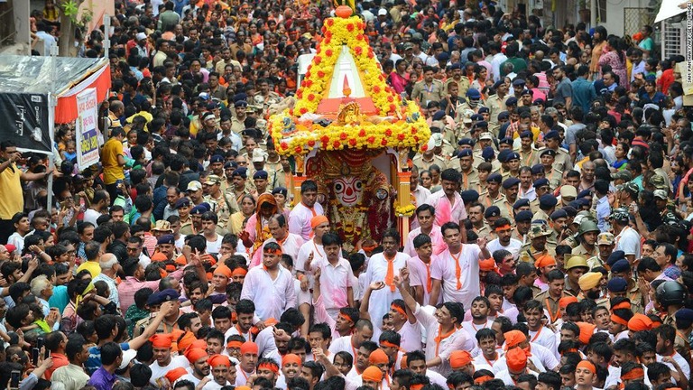 ヒンドゥー教の山車祭り「ラタ・ヤットラ」の昨年の様子/Sam Panthaky/AFP/Getty Images