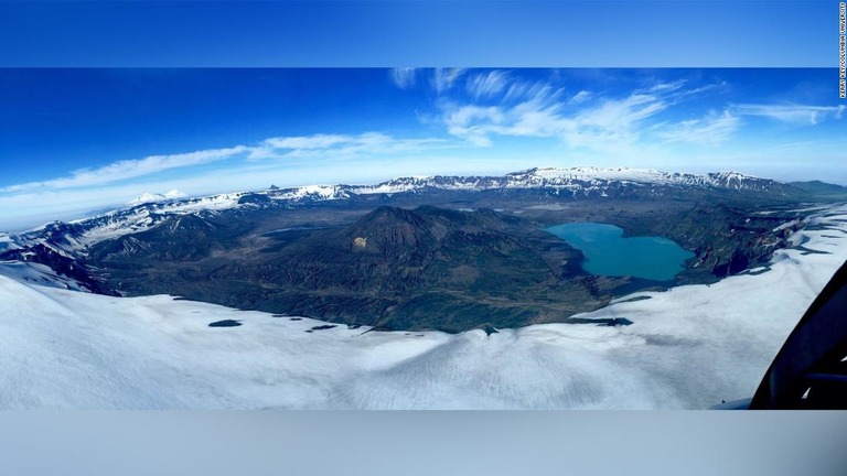 米アラスカ州ウムナック島のオクモック火山。紀元前４３年に巨大噴火を起こしたという/Kerry Key/Columbia University