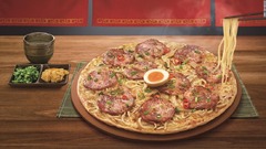 台湾ピザハット、「ラーメンピザ」を発表　世界初