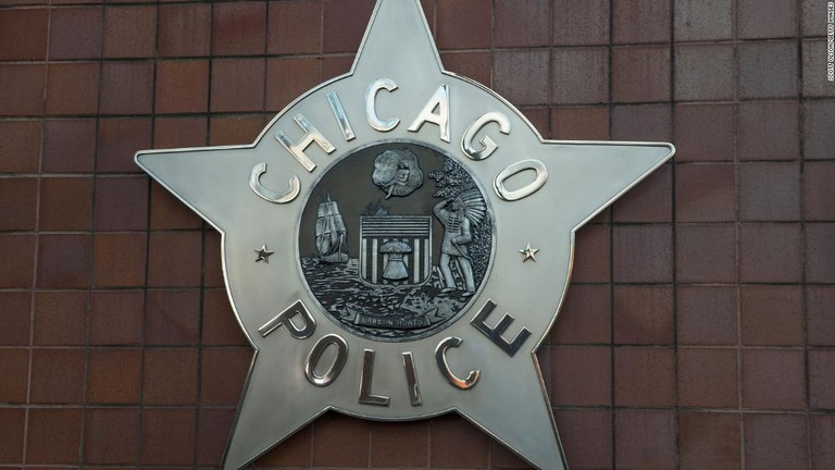 シカゴで銃撃事件が続発し、１０歳女児と１歳８カ月の男児が犠牲になった/Scott Olson/Getty Images
