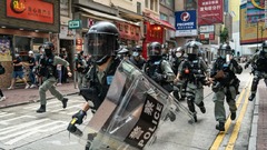 香港、抗議デモで３００人逮捕　反政府のポスター撤去やアカウント削除も