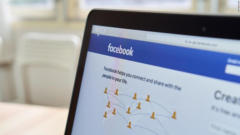 フェイスブックへの広告出稿を取りやめる動きが広がっている/Shutterstock