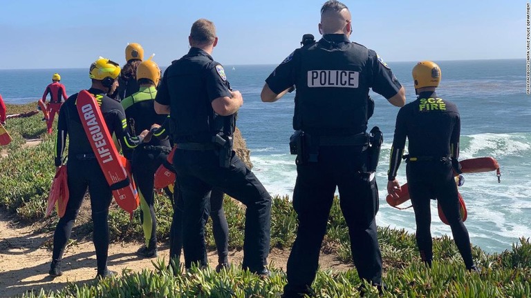 米カリフォルニア州で盗難車で崖から転落した容疑者が逮捕された/From Facebook/Santa Cruz Police Department 
