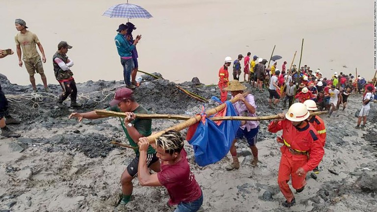 ミャンマーのヒスイ鉱山で地滑りが発生。少なくとも１６２人が死亡/Myanmar Fire Services Department/Shutterstock