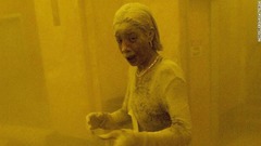 全身が粉じんで覆われた写真で「ダスト・レディー」として知られたマーシー・ボーダーズさん。その後、がんで死去した