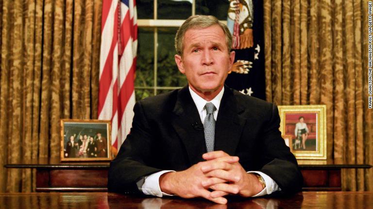 国民への演説に備えるブッシュ大統領/Frank Johnston/The Washington Post via Getty Images