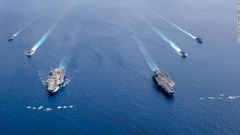 緊張高まる南シナ海　米軍が空母２隻を派遣