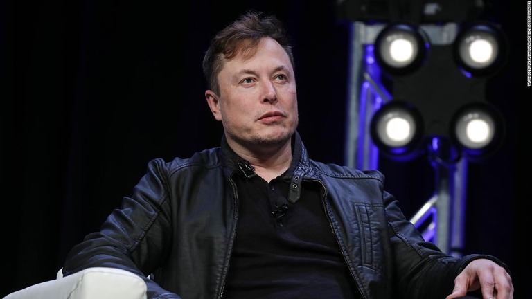 米テスラのイーロン・マスクＣＥＯ。世界長者番付で７位に浮上した/Yasin Ozturk/Anadolu Agency/Getty Images