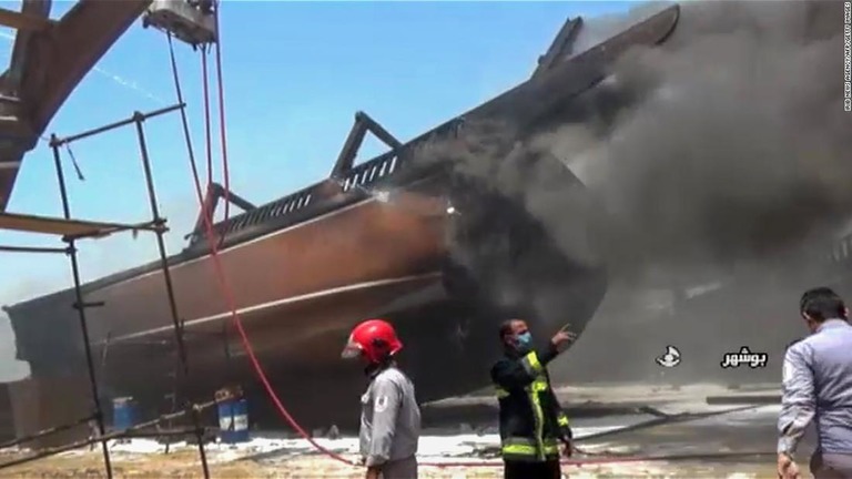 イラン・ブシェールの造船所で火災が発生し少なくとも船舶７隻が損傷/IRIB NEWS AGENCY/AFP/Getty Images