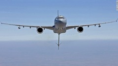 空中給油用の長いチューブ「プローブ」を搭載したエアバスＡ３３０ＭＲＴＴ