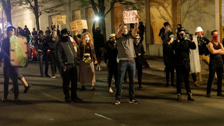 米ポートランド市では連日、抗議デモが行われている/John Rudoff/Sipa USA/Reuters