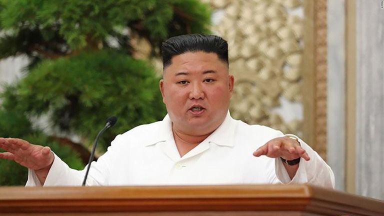 北朝鮮の金正恩（キムジョンウン）朝鮮労働党委員長。ワクチン開発を表明したのは、金委員長が困難に立ち向かい、国民を守ってくれると信じさせる狙いがあるとみられる/KCNA
