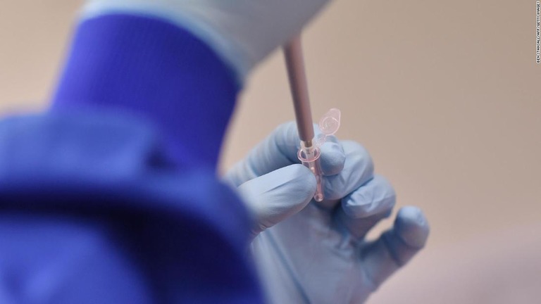 世界各地で新型コロナウイルスのワクチンの開発が進められている/BEN STANSALL/AFP/Getty Images