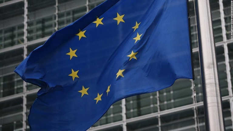 欧州連合（ＥＵ）首脳会議で、新型コロナウイルス感染拡大がもたらした経済的打撃からの復興に向け、７５００億ユーロ規模の基金を設立する案で合意した/Carl Court/Getty Images Europe/Getty Images