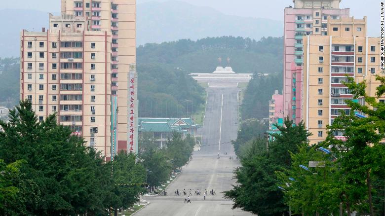 昨年７月に公開された写真に写る北朝鮮の都市、開城の様子/Naohiko Hatta/Kyodo News via AP