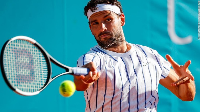 アドリア・ツアーで試合を行うグリゴール・ディミトロフ選手（ブルガリア）＝６月１４日/Srdjan Stevanovic/Getty Images Europe/Getty Images