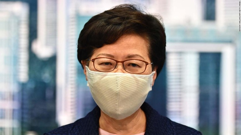 香港の林鄭月娥行政長官。９月に予定していた議会選挙を延期する方針を示した/ANTHONY WALLACE/AFP/Getty Images