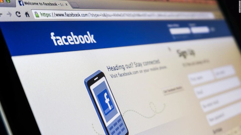 米フェイスブックがトランプ氏の新型コロナに関する投稿を削除した/Shutterstock