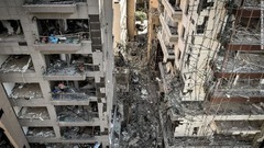 爆発で破損した建造物