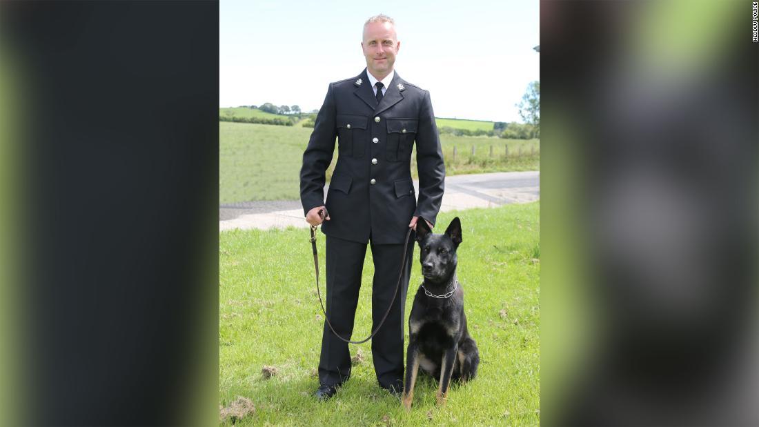 【強者警察犬さん　専用】 コンビニ強盗事件解決に貢献 警察犬2頭に感謝状 においから自宅