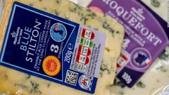 日英の新通商協定、英国産チーズの関税で難航か
