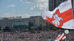 ベラルーシで５万人規模のデモ、大統領選のやり直し求め