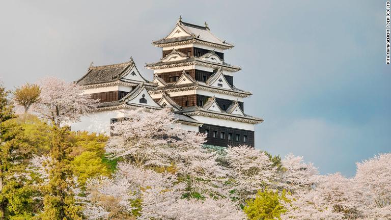 愛媛県にある大洲城。観光客が宿泊できる木造天守は今のところ日本で唯一だ/Kita Management / Seki Co Ltd