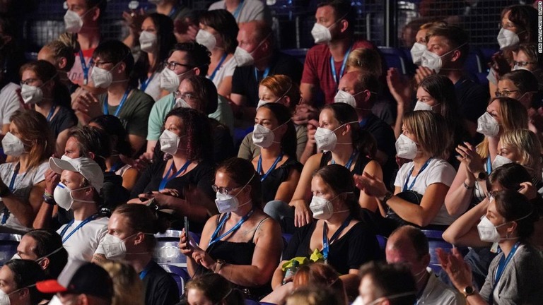 参加者はマスクを着用してコンサートに臨んだ/Sean Gallup/Getty Images