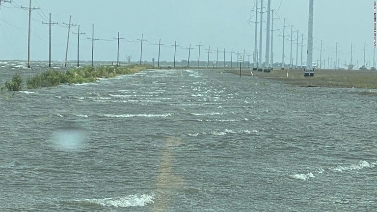暴風雨により氾濫した幹線道路＝２６日、米ルイジアナ州/Lafourche Parish Sheriff's Office