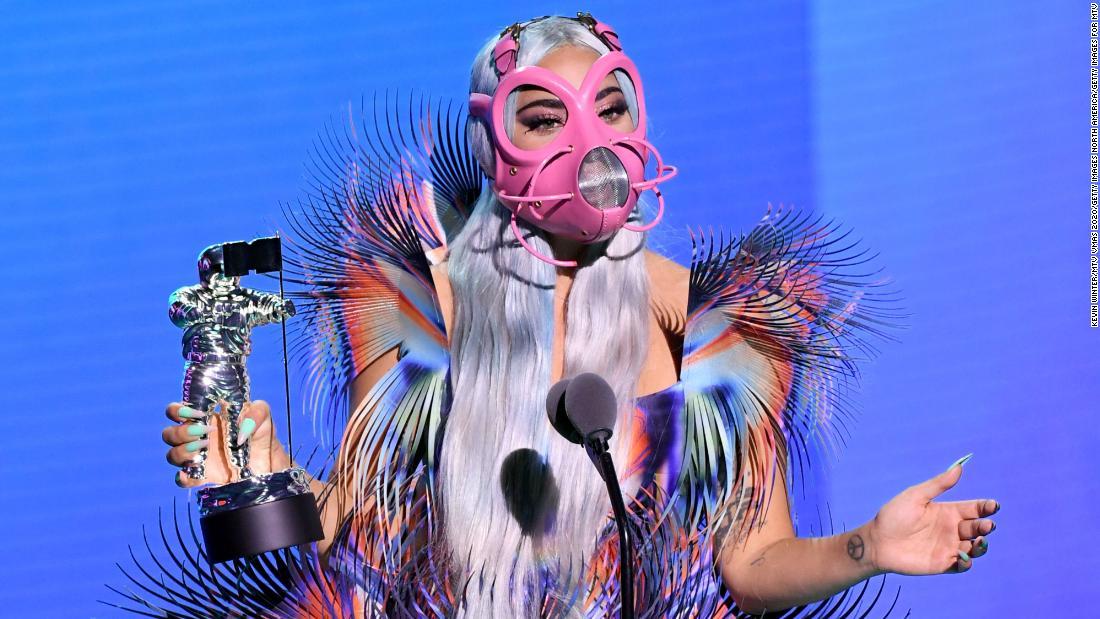 最優秀コラボレーション賞を受賞した時のマスク/Kevin Winter/MTV VMAs 2020/Getty Images North America/Getty Images for MTV