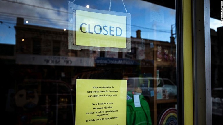 閉店の札が下がる豪メルボルンの店舗/Darrian Traynor/Getty Images