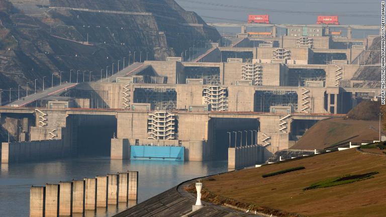 三峡ダムの閘門/Robert Ng/South China Morning Post/Getty Images