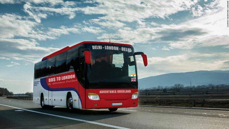 インドのニューデリーと英ロンドンの間を移動する７０日間のバスの旅に問い合わせが殺到している/Courtesy Adventures Overland