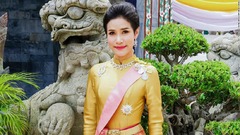 タイ国王、「高貴な配偶者」の復帰認める　「汚点」なく称号再授与